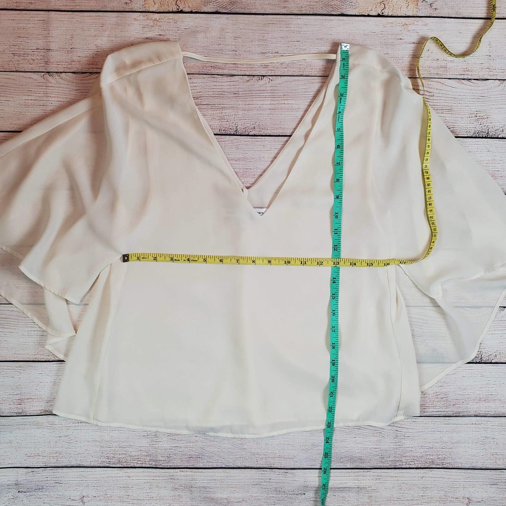 Cupcakes and cashmere v-neck blouse small - Picture 7 of 7
